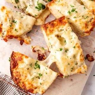 GARLIC BREAD W/ CHZ